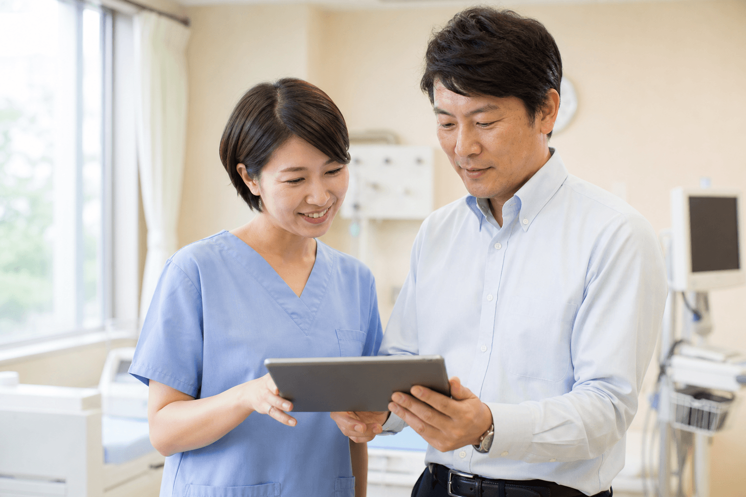 医療DXの導入を現場で支援する様子